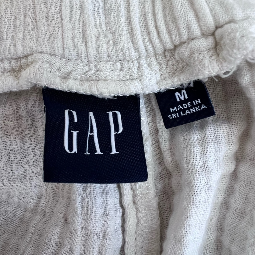 GAP Cream Textured Shorts - Picture 2 of 3